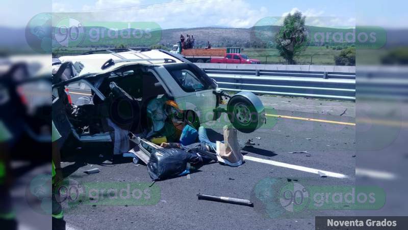 Un muerto y seis heridos en volcadura en Maravatío, Michoacán - Foto 1 