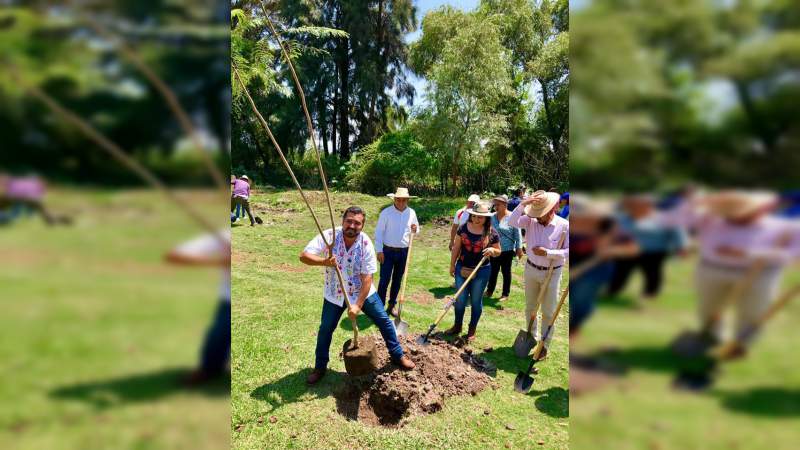 Erik Juárez arranca campaña de reforestación “Sembrando el Futuro” en Angamacutiro, Michoacán - Foto 0 