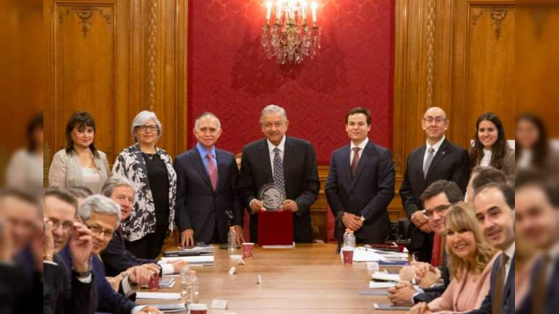 AMLO cierra filas con empresarios de Nuevo León 