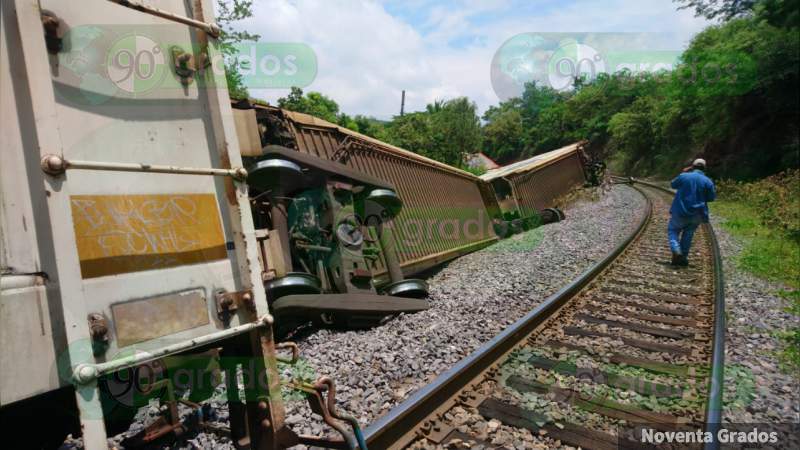 Se descarrilan siete vagones del tren en Taretan - Foto 1 