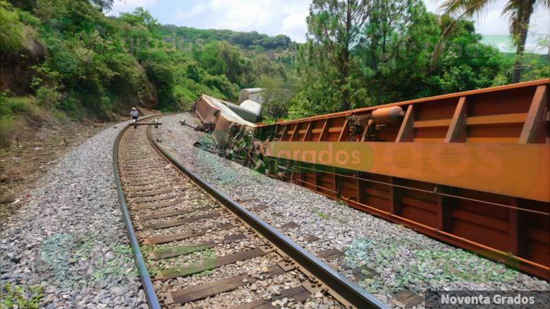 Se descarrilan siete vagones del tren en Taretan - Foto 4 