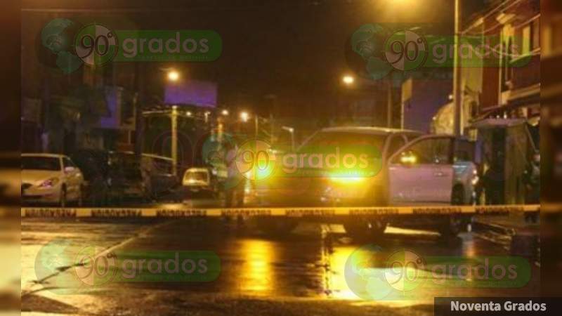 Balean camioneta en intento de robo del vehículo en Uruapan, Michoacán 