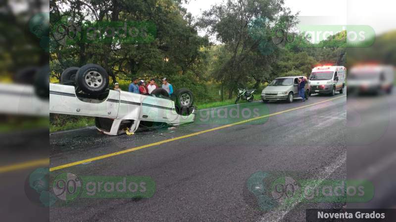 Volcadura en la carretera Zacapu-Zamora deja un lesionado - Foto 1 