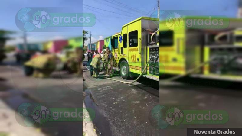 Atienden bomberos de Morelia, Michoacán, incendio en la colonia La Colina - Foto 1 