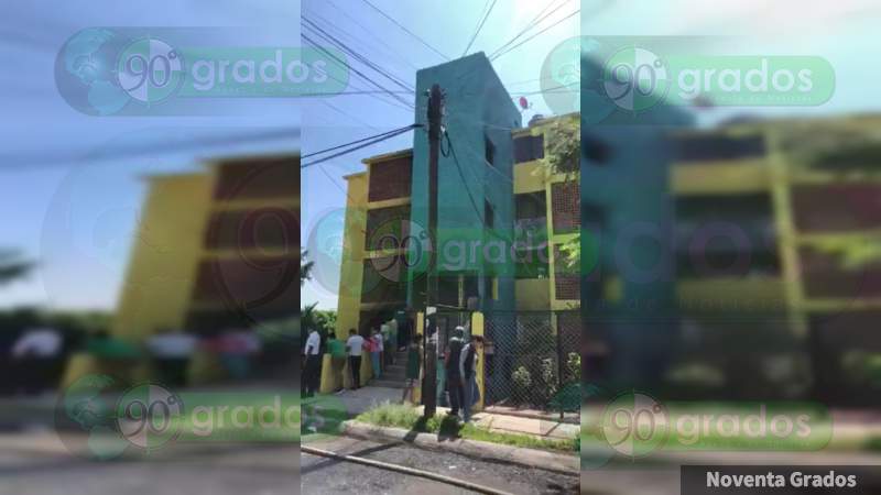 Atienden bomberos de Morelia, Michoacán, incendio en la colonia La Colina - Foto 2 