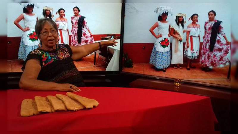 La presea “Daniel Vargas Rivera” a la maestra  Rosa Carmina Rumbo 