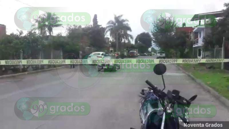 Persecución y balacera en La Mora deja dos heridos y dos vehículos asegurados en Uruapan, Michoacán 