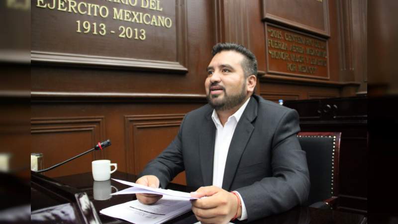 Condena Erik Juárez redadas contra migrantes 