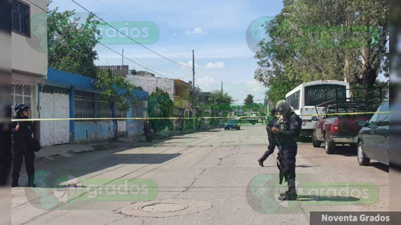 Michoacán: Ejecutan a persona en auto y lesionan a otra, en Zamora 