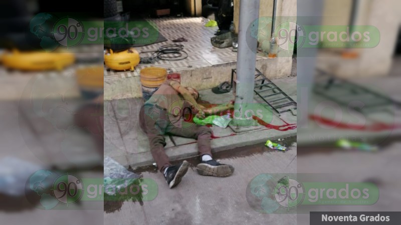 Joven es ejecutado a balazos afuera de taller de motos en Sahuayo, Michoacán - Foto 1 