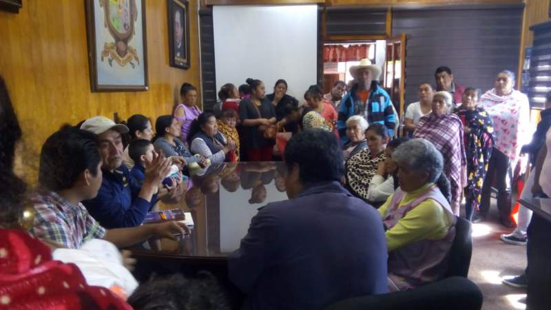Edil de Salvador Escalante firma acuerdo con antorchistas 
