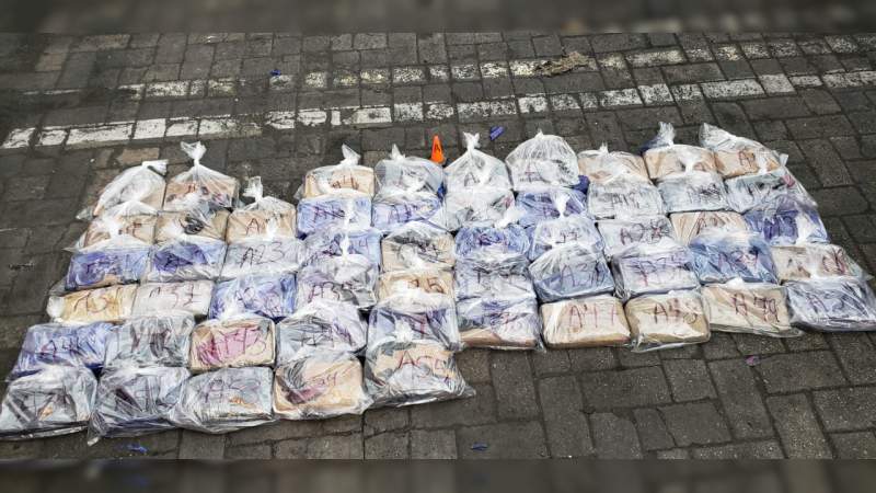 Secretaría de Marina decomisa 64 kilogramos de cocaína en Manzanillo - Foto 1 