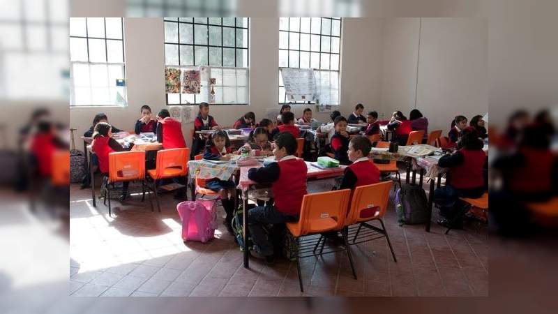 Diputados traerían de vuelta las clases de historia y civismo 