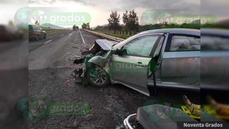 Una muerta y dos heridos graves en volcadura sobre la México - Guadalajara, en Michoacán 