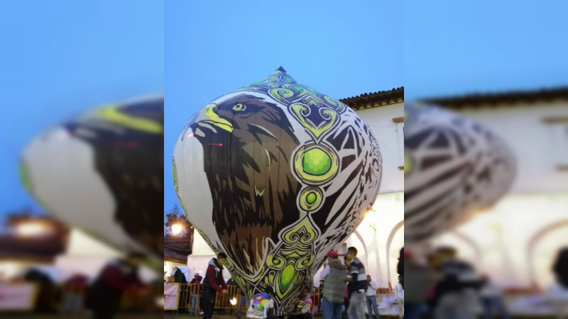  500 globos iluminaron el cielo de color y magia en el Cantoya Fest en Pátzcuaro, Michoacán - Foto 2 
