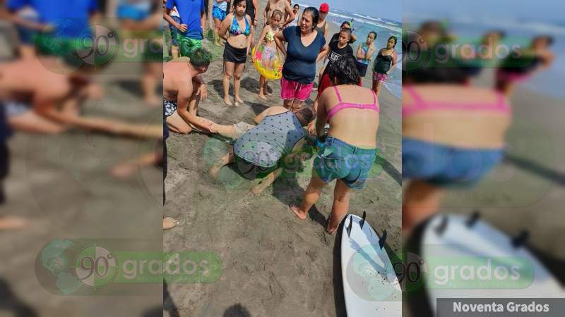 Salvavidas rescatan a dos personas en Lázaro Cárdenas - Foto 0 