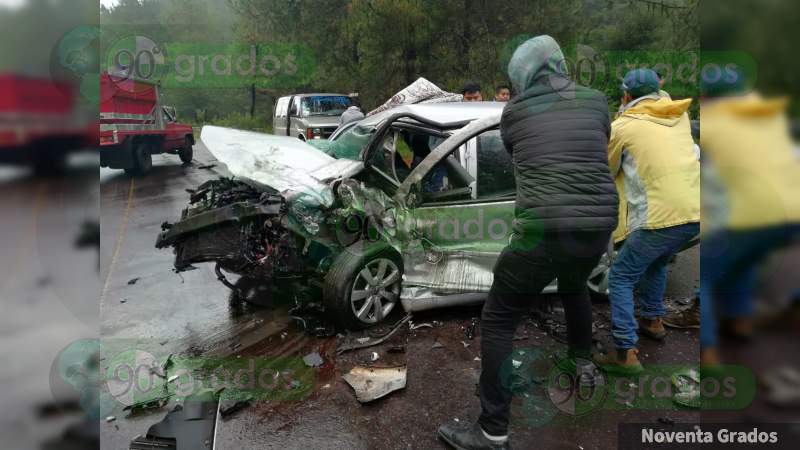 Un muerto y tres heridos en choque rumbo a Los Reyes en Uruapan, Michoacán - Foto 0 