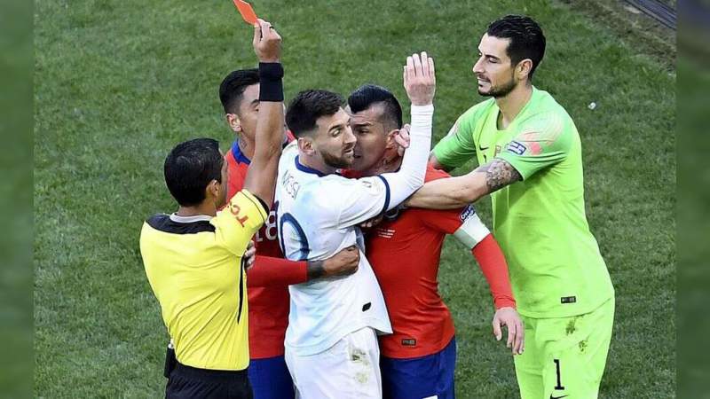 Messi es multado y sancionado por la Conmebol 