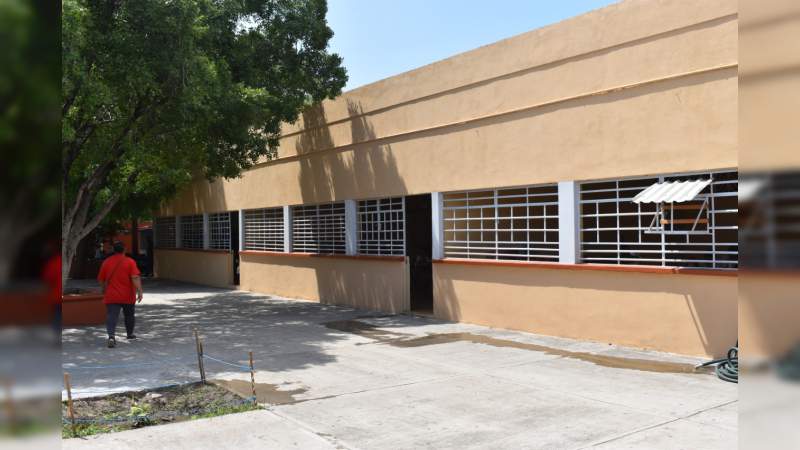 Invierte IIFEEM más de 130 mdp en 117 acciones en materia de infraestructura escolar en Huetamo - Foto 2 
