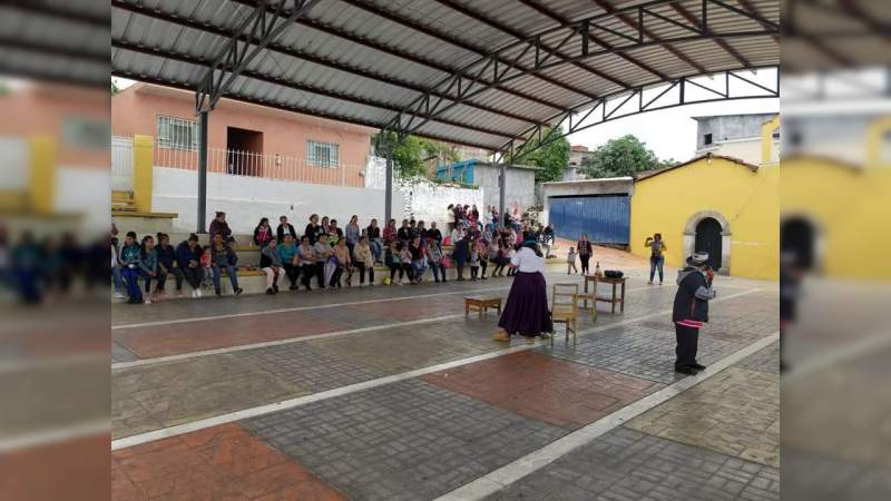 Lucila Martínez puso en marcha Teatro en Tu Comunidad en San José Cuaro en Huandacareo - Foto 2 