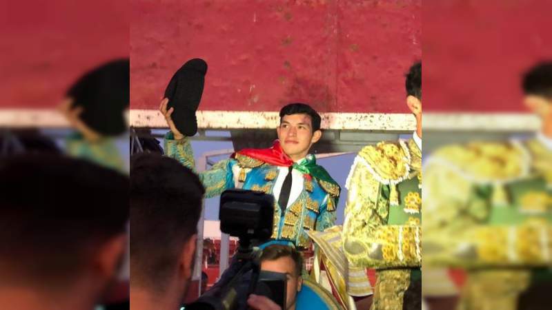 Isaac Fonseca corta tres orejas en su despedida como novillero sin picadores  