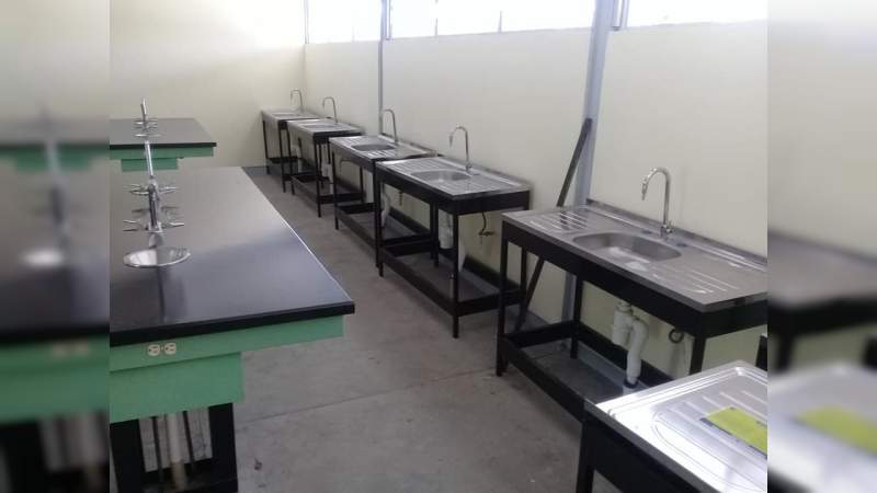 Después de 43 años, Secundaria Técnica 44 recibe equipamiento de laboratorio y aulas nuevas: IIFEEM 