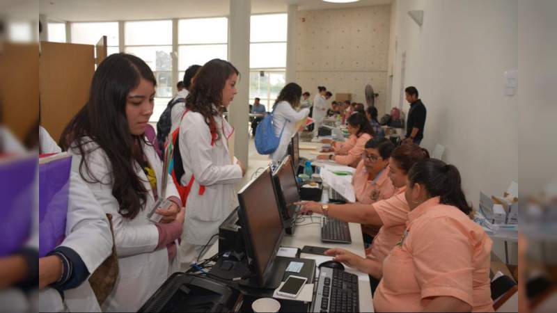 Se efectuó la asignación de plazas de servicio social a Medicina en la UMSNH - Foto 1 
