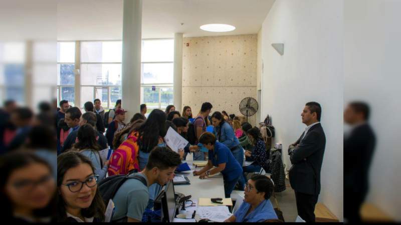 Rector de la UMSNH confía en que federación regularice becas de servicio social - Foto 1 
