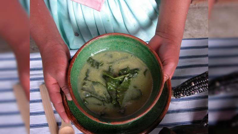 Disfrutan turistas cocina tradicional michoacana - Foto 1 