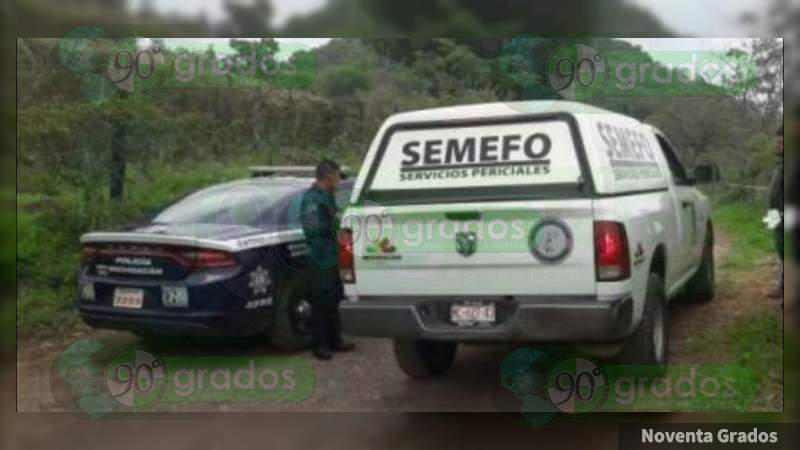 Localizan cadáver junto a una camioneta baleada en Parácuaro - Foto 0 