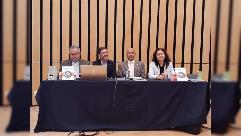 Presentan libro sobre investigación, docencia y aprendizaje en lenguas extranjeras - Foto 0 