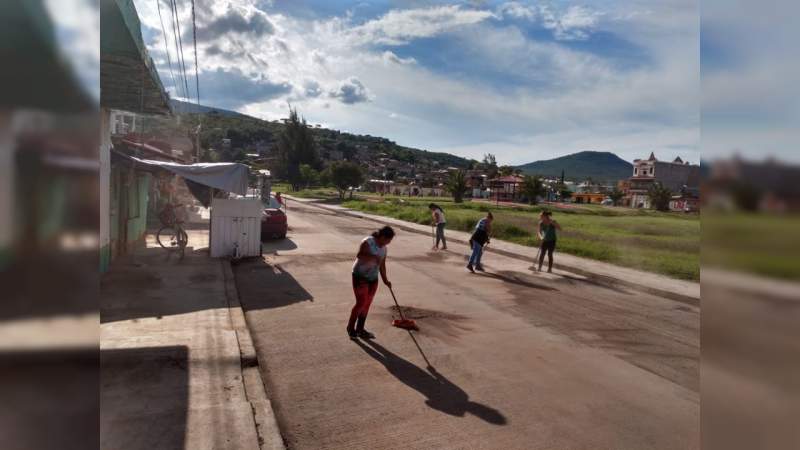 Se promueve cultura de limpieza en la colonia Mártires de Antorcha, Tangancícuaro, Michoacán 