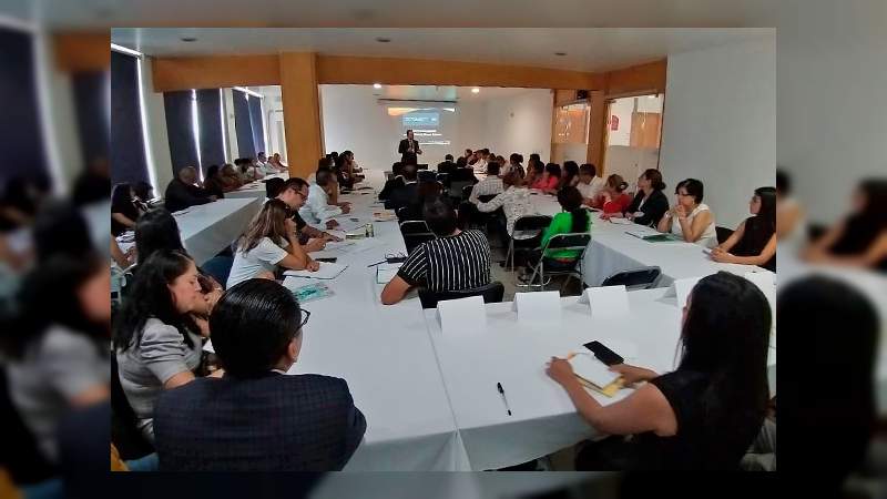 Jueces del Poder Judicial de Michoacán capacitan en materia oral familiar a integrantes del Colegio de Abogados Indígenas de Uruapan - Foto 1 