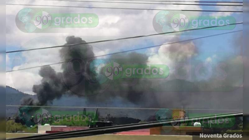 Controlan incendio de recicladora tras propagarse a viviendas contiguas en Zacapu, Michoacán - Foto 3 