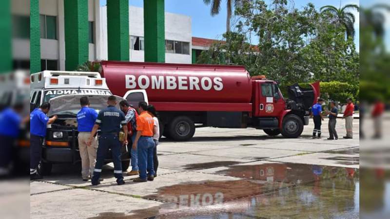 Capacitan a personal de Protección Civil Municipal de Lázaro Cárdenas, Michoacán  