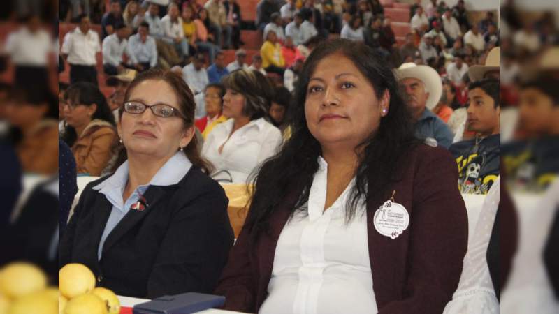 Asiste Zenaida Salvador a informe de gobierno municipal de Angangueo, Michoacán 