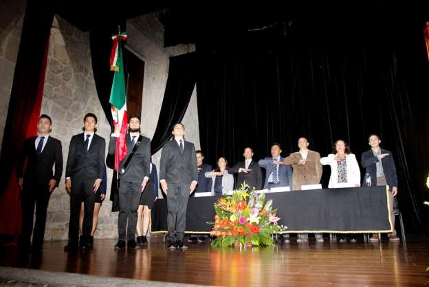 Alumnos de las academias de Alemán, Francés, Italiano e Inglés, concluyen estudios 