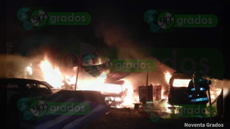 Un herido y cuantiosas pérdidas materiales en incendio de taller mecánico en Zamora, Michoacán - Foto 2 