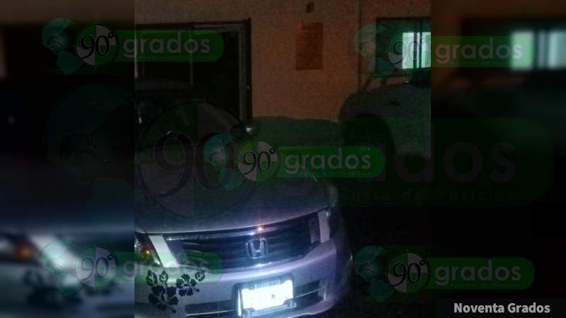 Continúan los robos de automóviles a mano armada en carreteras de Michoacán, dejan amarrados a víctimas - Foto 2 
