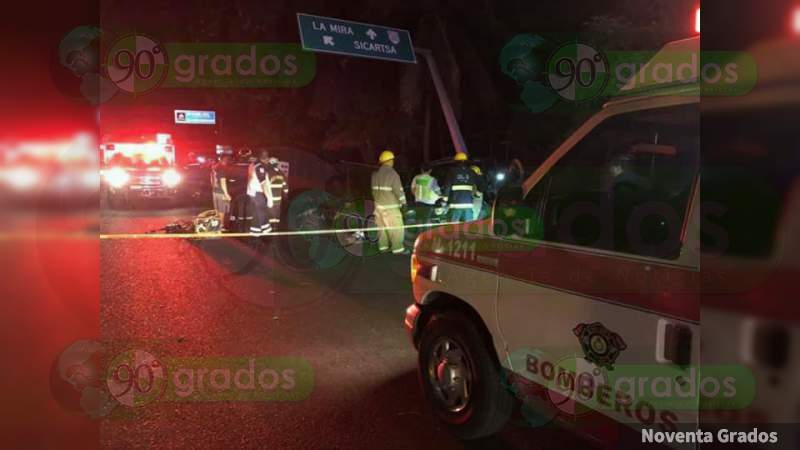 Choque deja dos muertos y una mujer herida sobre la Lázaro Cárdenas - La Mira, en Michoacán - Foto 0 