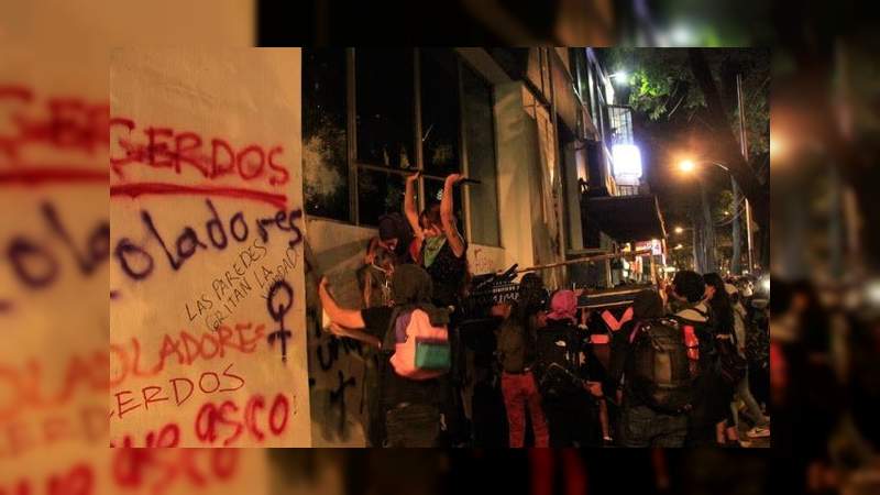 Feministas marchan contra la violencia de género, y realizan destrozos en la CDMX - Foto 2 