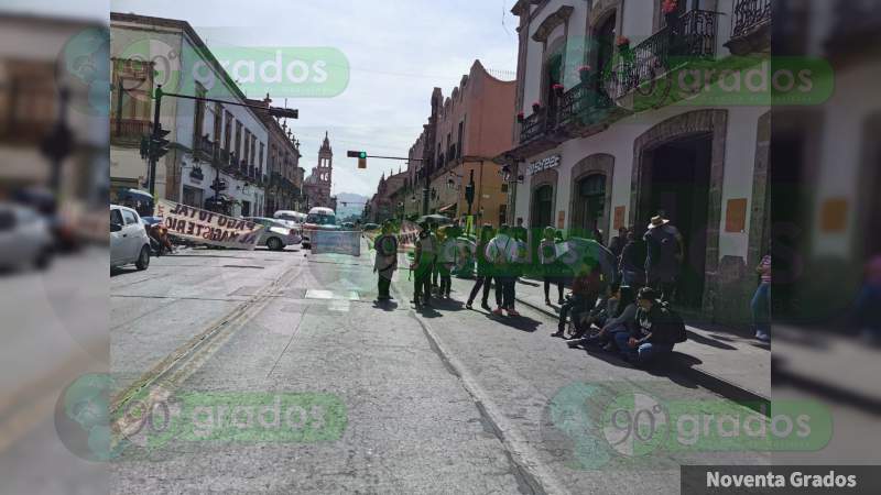 SNTE se manifiesta en el Congreso del Estado en Morelia - Foto 1 