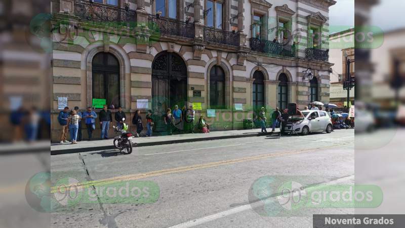SNTE se manifiesta en el Congreso del Estado en Morelia - Foto 2 