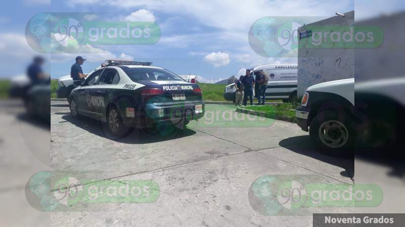 Localizan cuerpo amarrado de las manos en calles de Morelia, Michoacán - Foto 1 