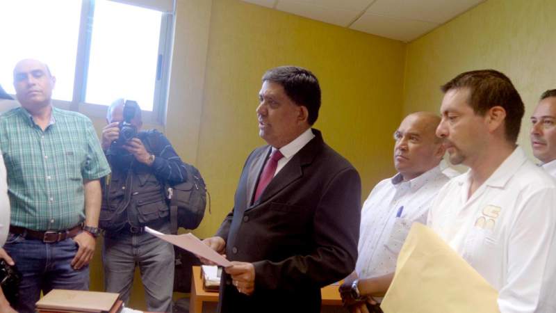 Juan Carlos Toledo, registra la planilla Justhos, para dirigir el Sindicato Independiente de Trabajadores del Colegio de Bachilleres de Michoacán 