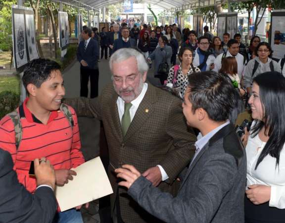 La UNAM no puede seguir con formaciones rígidas y aisladas; apuesta por la multidisciplina: Enrique Graue - Foto 0 