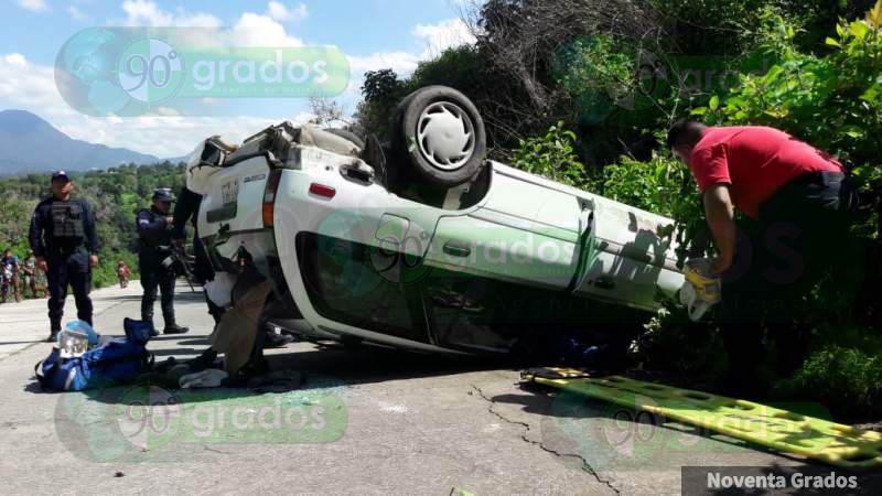 Volcadura en Zitácuaro, Michoacán, deja un herido de gravedad - Foto 0 