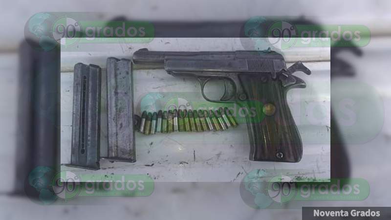 Detienen a pareja con una pistola en Coalcoman, Michoacán 