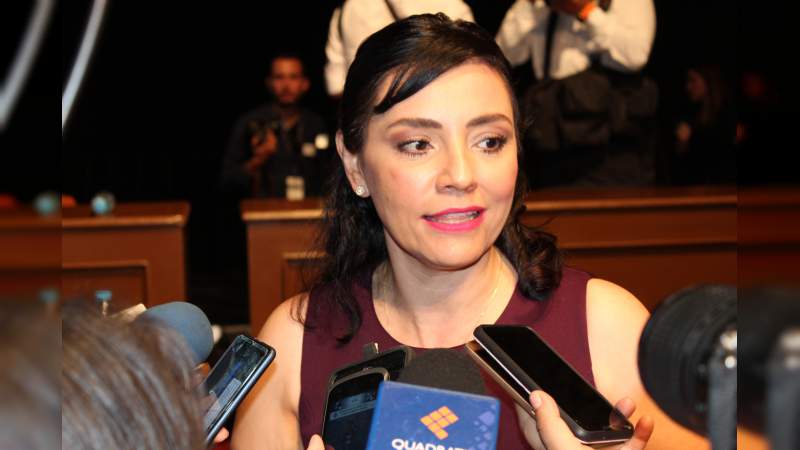 Llama Adriana Hernández a no bajar la guardia en la lucha contra el cáncer 