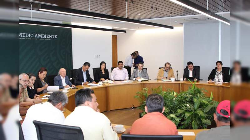 Instalan mesa de trabajo conjunta para atender problemática pesquera en Lázaro Cárdenas  